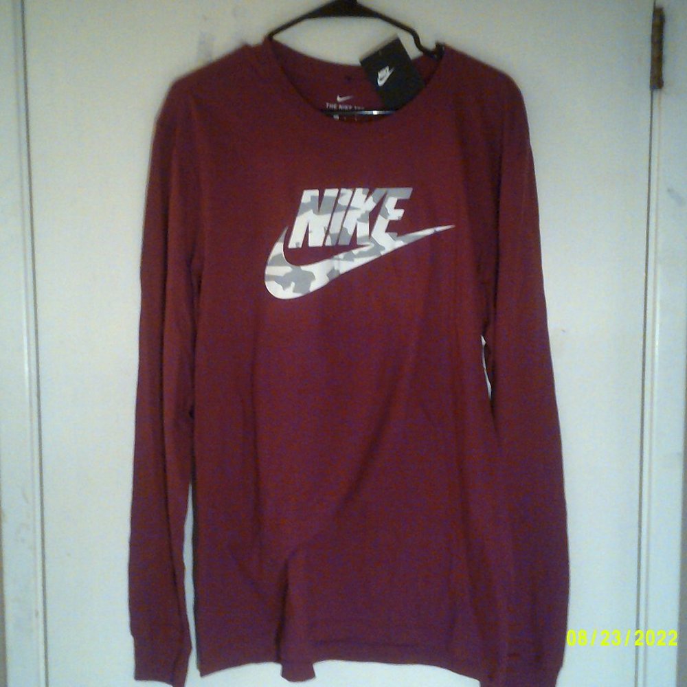 NEW NIKE SPORTSWEAR "Nike Camo Swoosh LS Tee" MENS MAROON WHITE T-SHIRT LARGE